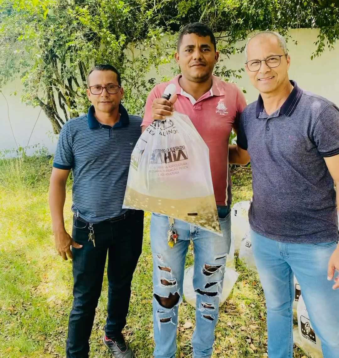Camacã: Prefeitura entrega 30 mil alevinos da espécie Tambaqui e Tilápia para agricultores 

